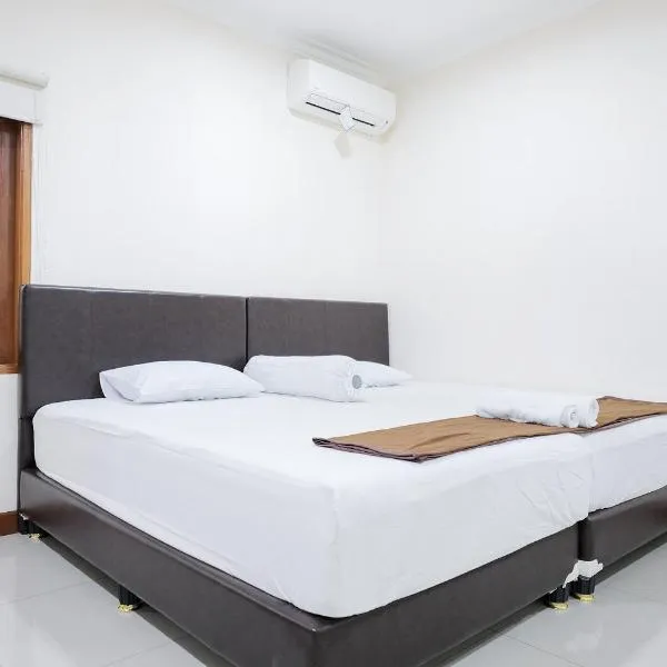 wisma delapan Mitra RedDoorz, hotel en Parungmalela