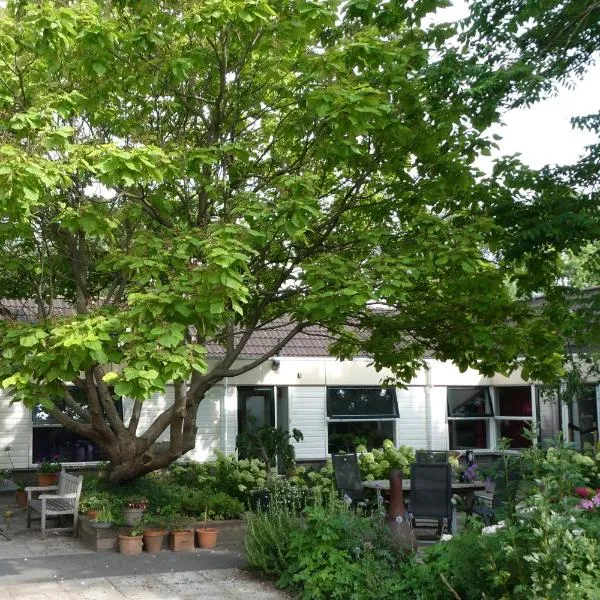 Huis bij de Catalpa, hotel v destinaci Dordrecht