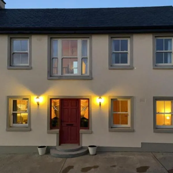 Scenic Estuary Way 3-Bed Home in Labasheeda, hotel v destinaci Labasheeda
