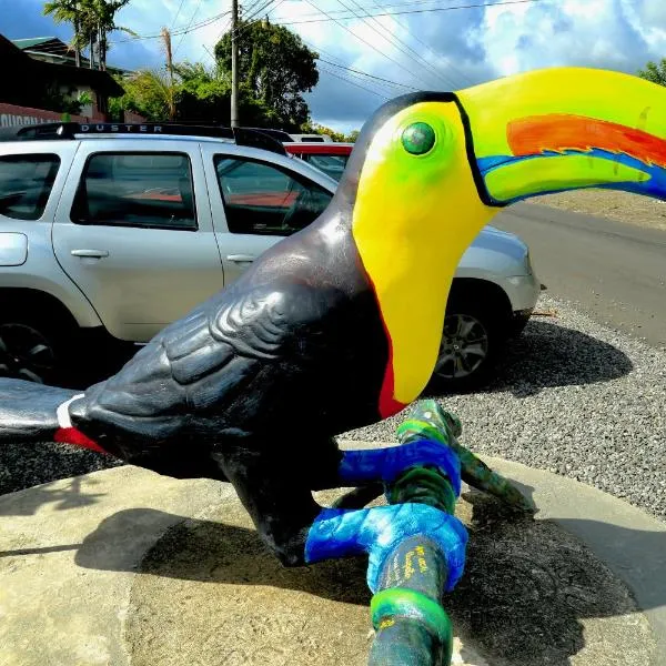 Toucan Lane Hotel and Restaurant, hotel v destinaci Nuevo Arenal
