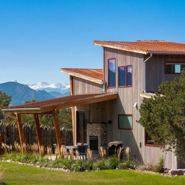 Royal Gorge Cabins، فندق في Florence