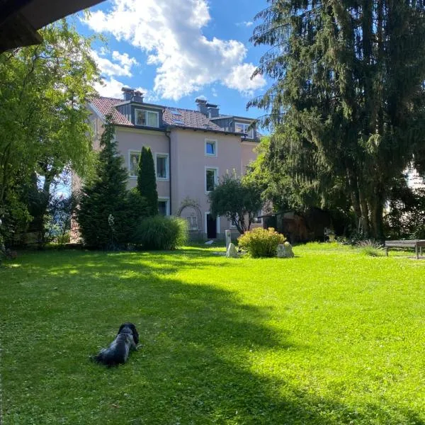 Villa PetraBUNT, Hotel in Villach