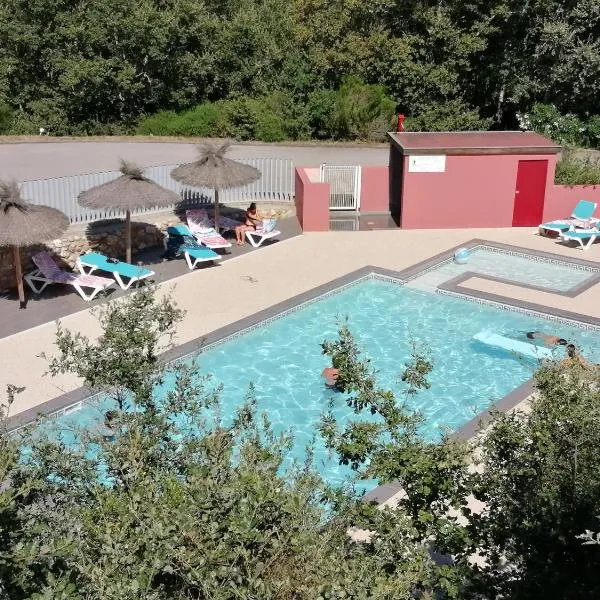 Camping Mas Llinas, hotel di Le Boulou