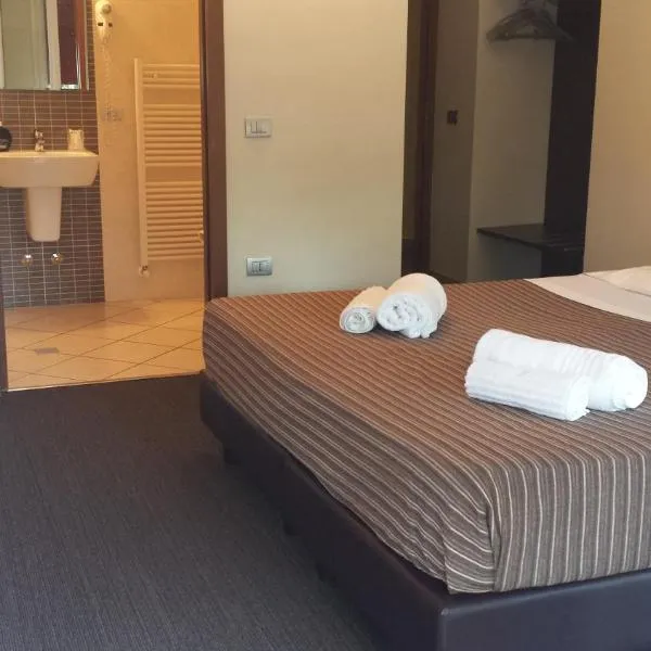 Hotel Firenze, hotel Saronnóban