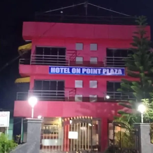 On Point Plaza, hotell i Nāndgaon