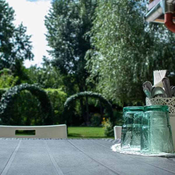 Pollushof Panzió és Étterem, Hotel in Csolnok