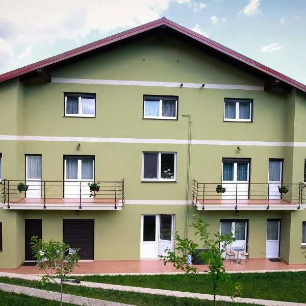 Green House Alba Iulia، فندق في Ampoiţa