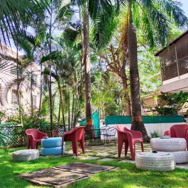 Hostel Lifespace- Twin Bungalow with Pods, Bunks, Private Rooms, CoWork & Cafe, hotel v destinaci Puné