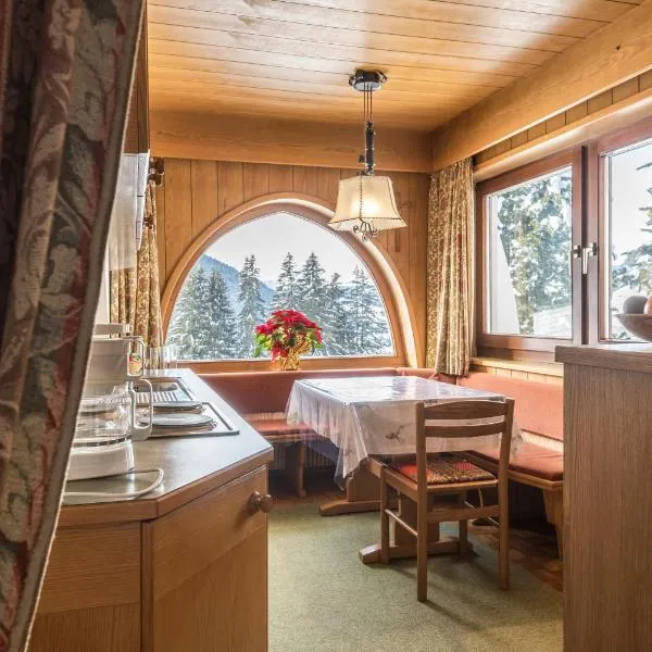 Kleine Gartenwohnung Haus Forelle, hotel v Selva di Val Gardena