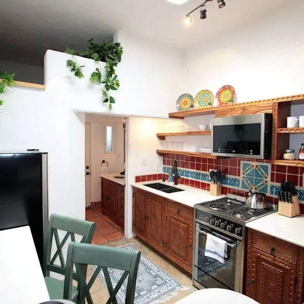Closson Getaway - Courtyard - Railyard and Plaza, hotel in Santa Fe