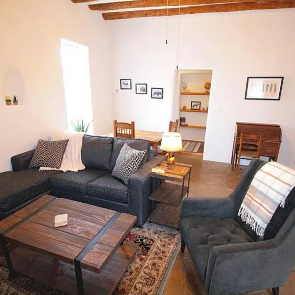 Closson Casita - Patio & Fire Pit - Near Plaza - 1BR, hotel in Santa Fe