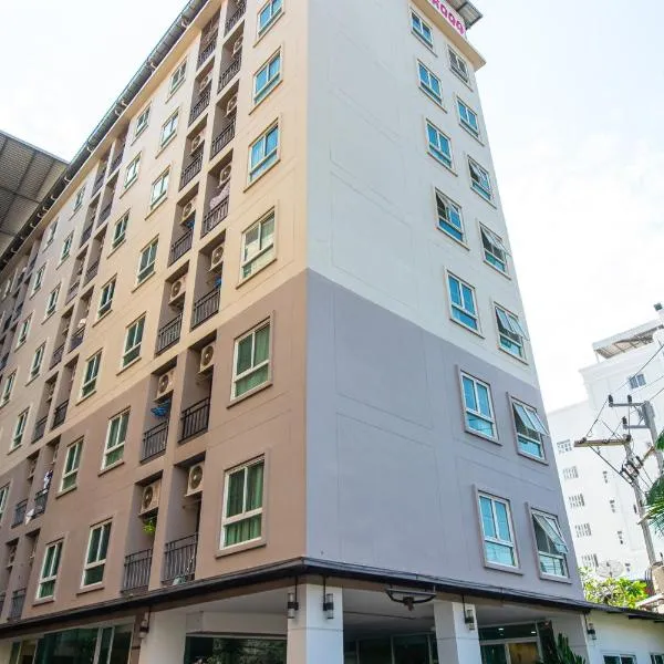 Fenix, hotel in Pathum Thani