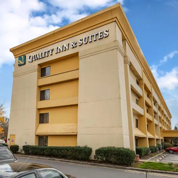 Quality Inn & Suites Raleigh Durham Airport, hotel in Morrisville