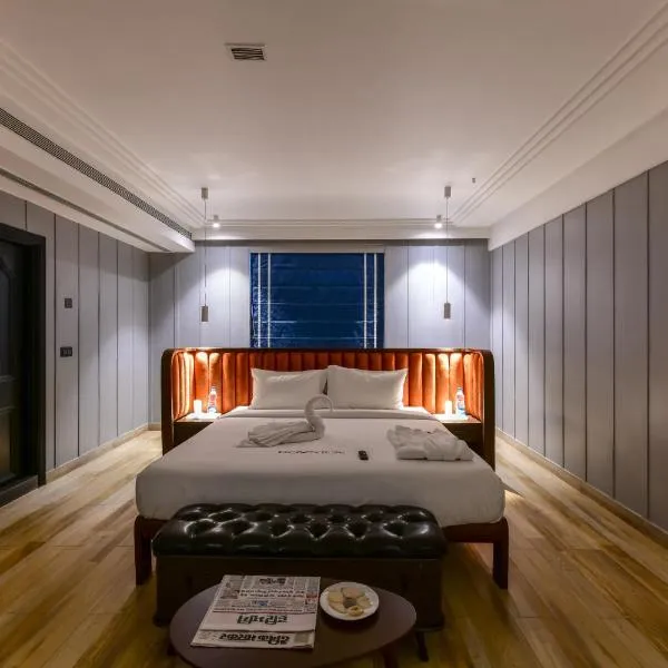 ๋ผ์ดํธ๋ฅด์ ์์นํ ํธํ
The Downton Hotel