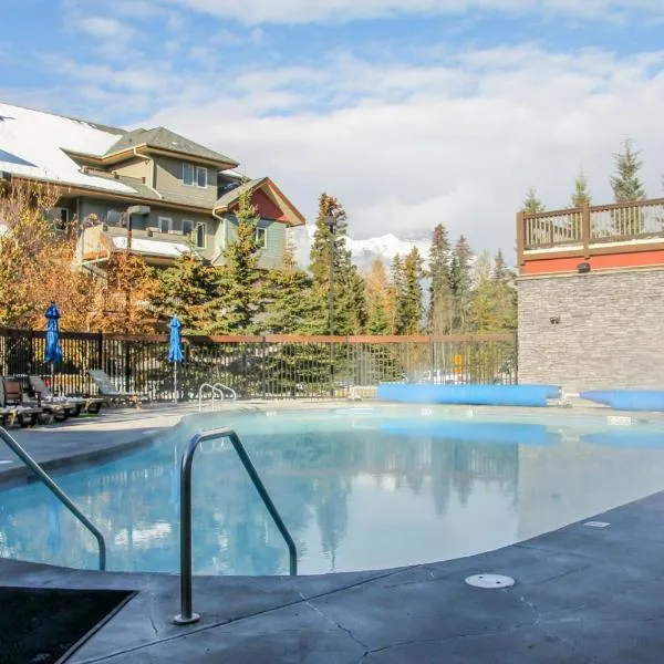 Suites with Pool & Hot tubs managed by Little Sister Getaways, hotel v destinaci Canmore