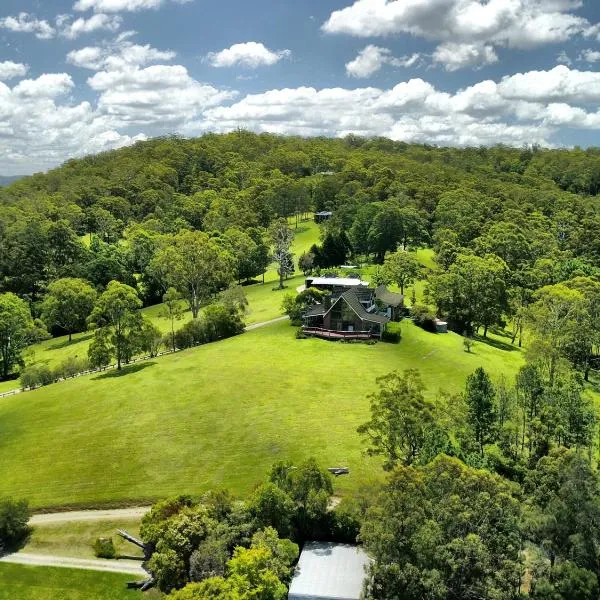 Cabins @ The View, hotel in Somerset Dam