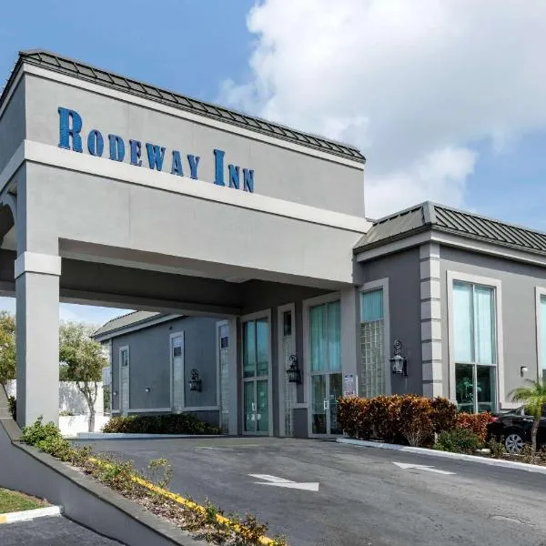 뉴포트리치에 위치한 호텔 Rodeway Inn