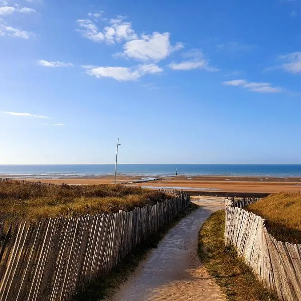 Viesnīca Résidence Front de mer Cabourg - Accès direct plage Kabūrā