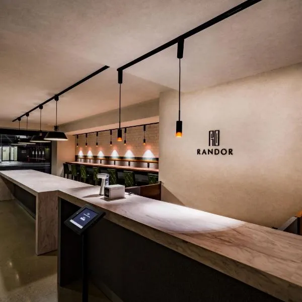 Randor Hotel Namba Osaka Suites, готель в Осаці