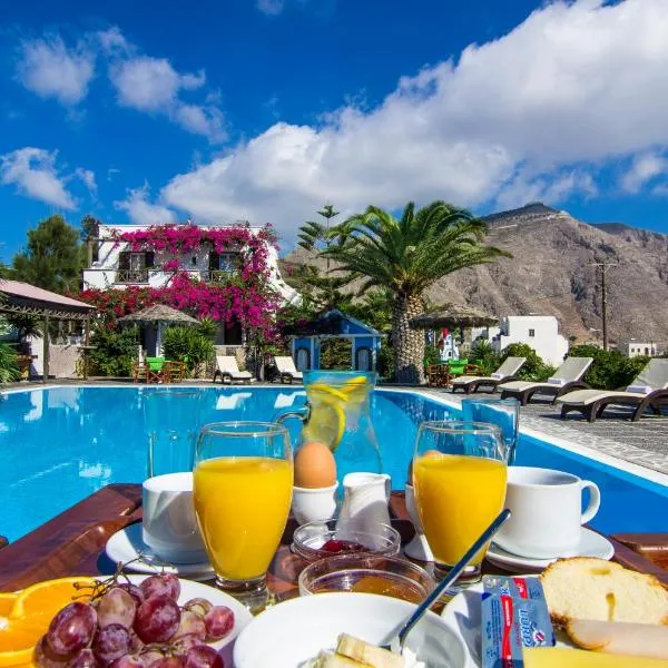 Holiday Beach Resort Santorini、ペリヴォロスのホテル