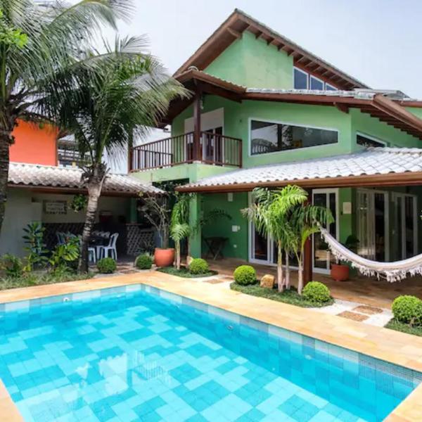 Charmosa Casa em Condomínio com Piscina, Churrasqueira e Forno de Pizza a 1 Quadra da Praia do Sapê