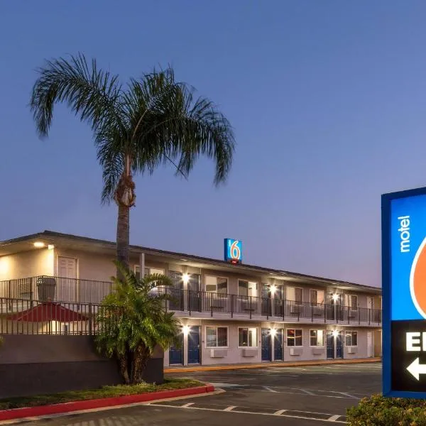 Motel 6-Fontana, CA โรงแรมในฟอนทานา