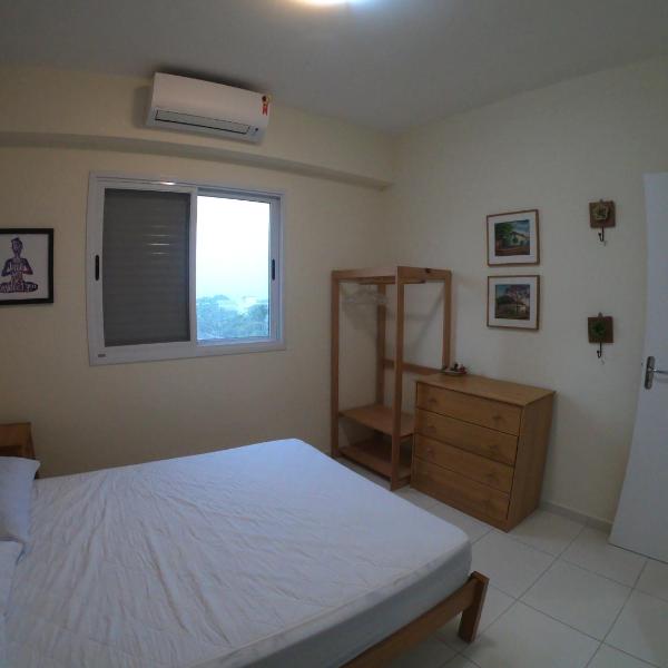 Apto Ubatuba, excelente localização ! Ar condicionado nos quartos e sala! - Foto 2
