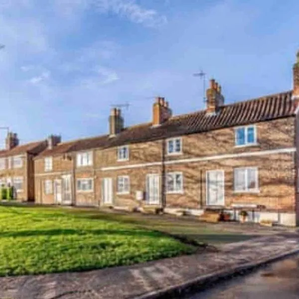 Puddle Duck Cottage, hotel in Nafferton