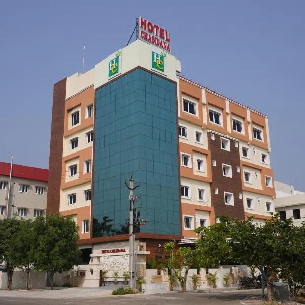 Hotel Chandana Square, hotel di Bhīmunipatnam
