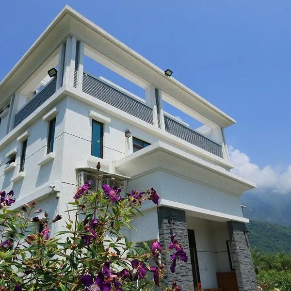 Gully Orchard Homestay, hotel di Jialin