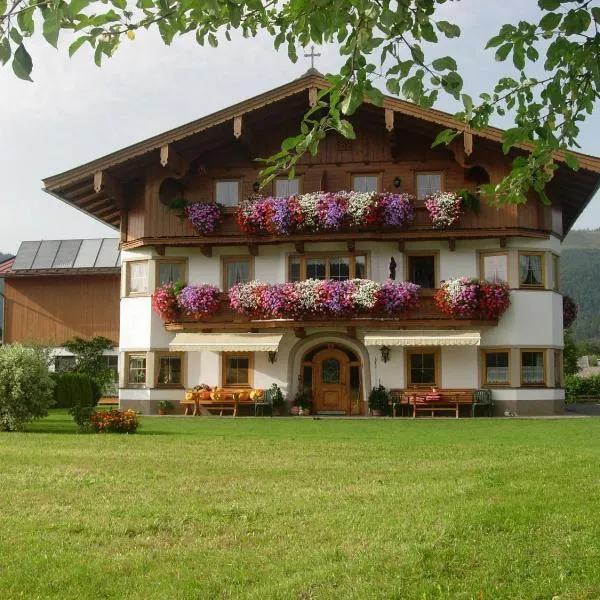 Hüttschmiedhof, hotel v destinaci Kössen