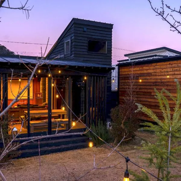 Tiny Base The River HOUSE & TRAILER, hotel v destinaci Kawazu
