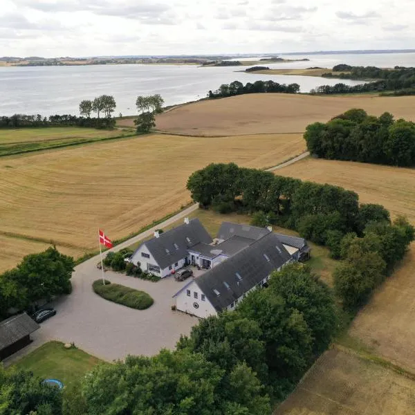Rolsø Retreat, hotel v destinaci Knebel