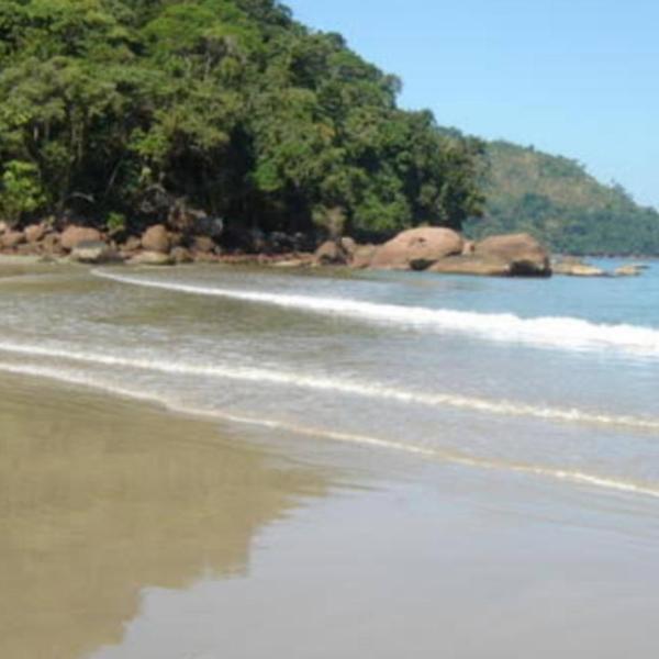 Bela Casa Terrea na Praia da Lagoinha Ubatuba com Piscina, Ar Condicionado, Churrasqueira e Forno a Lenha