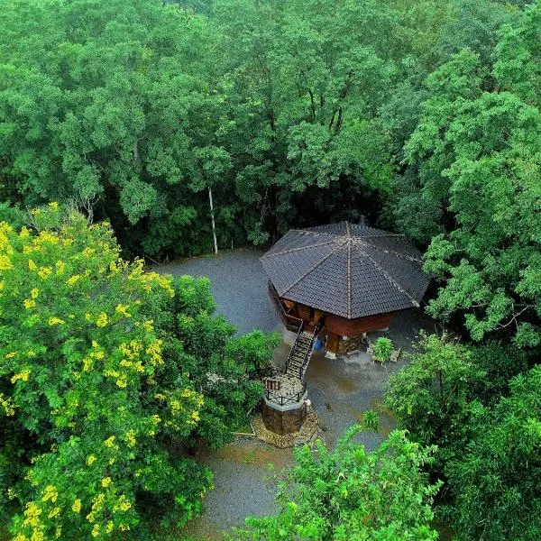 Hidden Treehouse in Khao Yai (8 PAX), hotel v destinaci Nong Nam Daeng