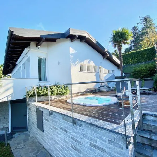 Villa Poseidon, hotel v destinácii Porto Valtravaglia