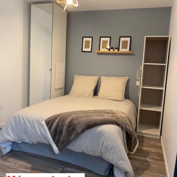 Résidence des 3 îles, en plein centre-ville, à 5 min des plages, 3 appartements neufs, viešbutis mieste Étables