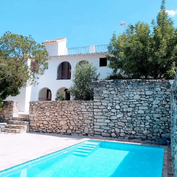 CASA NICOLE Naturaleza, Montañas y Piscina Privada en Alicante: Carroja'da bir otel