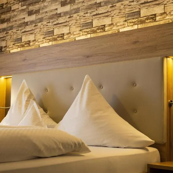 Land-gut-Hotel Räuber Lippoldskrug, hotel em Alfeld