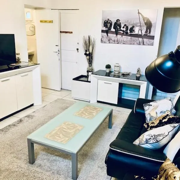 MAISON 2 CHAMBRES - LILLE - 4 PERS - 300m METRO, hôtel à Lille