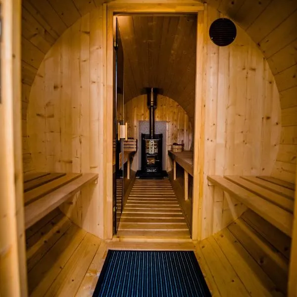 캄니크에 위치한 호텔 Glamping FOREST EDGE