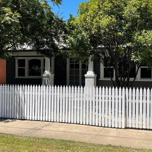 Hazeldene - The Best Location In Town!, hotel in Myrtleford