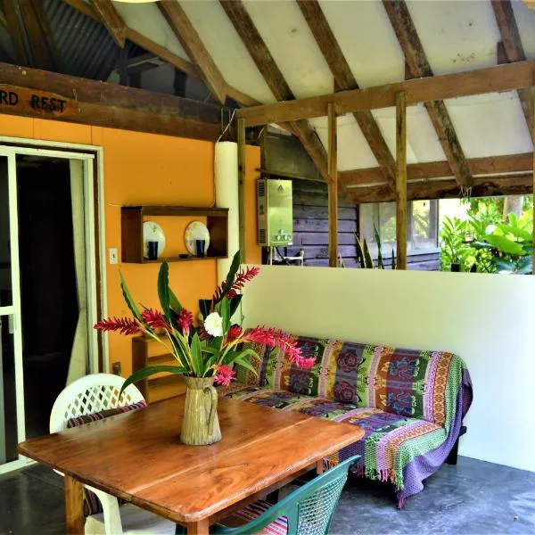 Hummingbird Rest a fully equipped cabana in subtropic garden, hotel v destinaci San Ignacio