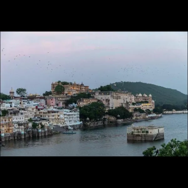 Hanuman Ghat Boutique Stays On Lake Pichola photo 2