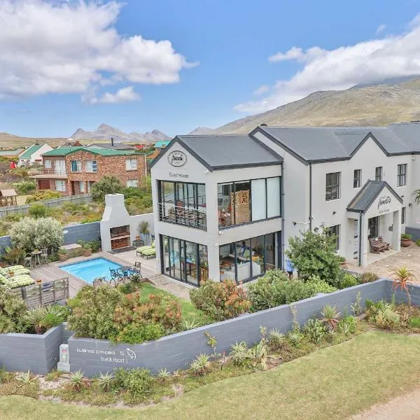 Stay At Friends, hotel v destinaci Bettyʼs Bay
