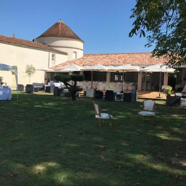 Le Logis du Péré, hotel in Champdolent