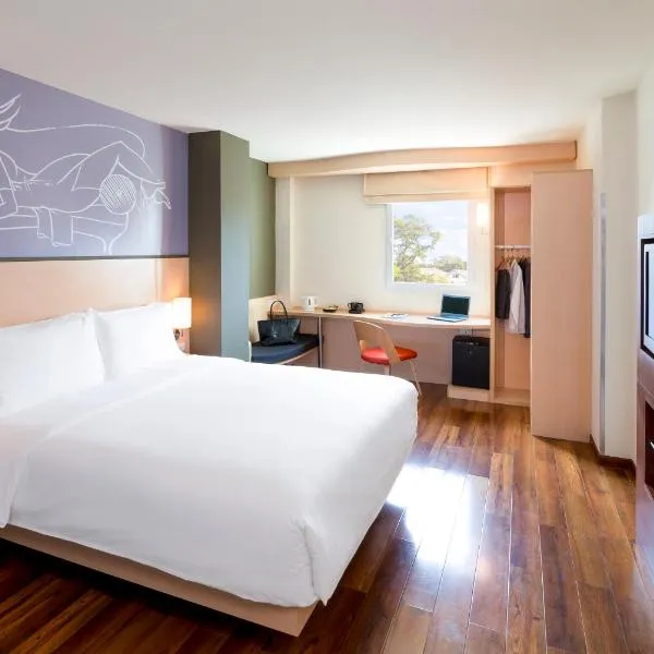 ibis Vientiane Nam Phu, Hotel in Vientiane
