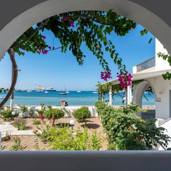 Irene Studios - Beachfront, hotel v destinaci Parikia