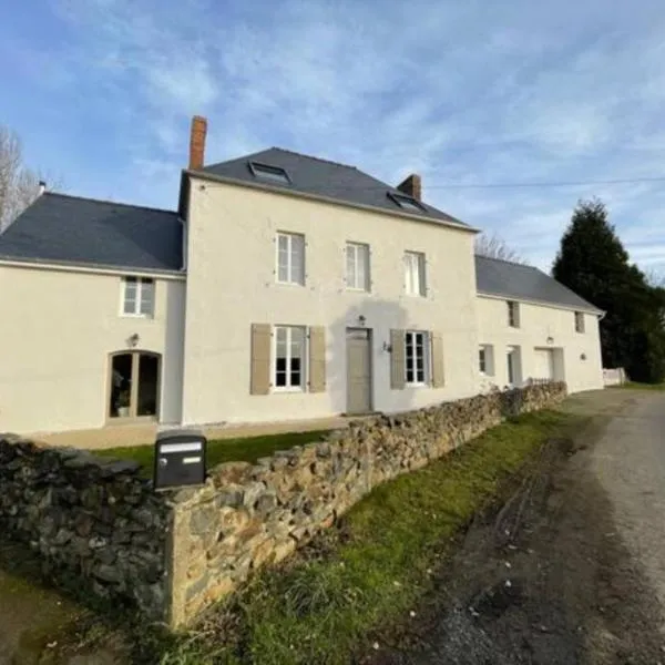 Studio indépendant 2 pers - Châtillon sur Colmont la petite gare, hotel en Saint-Georges-Buttavent