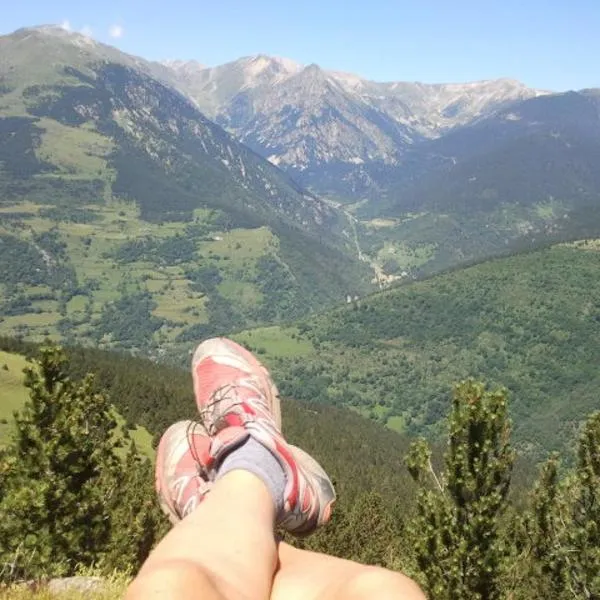 Can Marxant, céntrico, servicios al lado y cruce de senderos, hotel in Molló